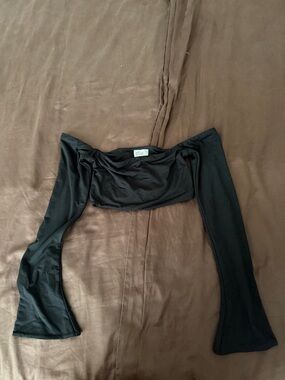 OH POLLY Black Off-Shoulder Long Sleeve Crop Top